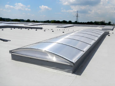 Poliwęglanowe pasma świetlne dachowe produkcji ESKADE-SYSTEM 