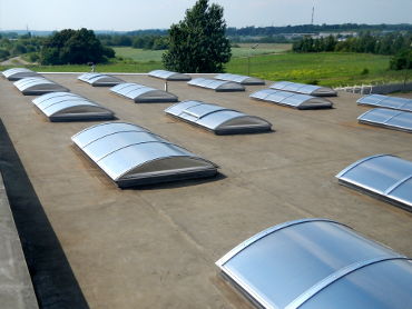 Aluminiowe poliwęglanowe świetliki dachowe produkcji ESKADE-SYSTEM 